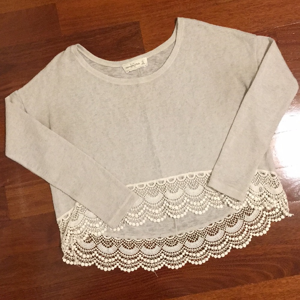 A&F Cream Embroidered Long Sleeve Hi-Lo Top - XS